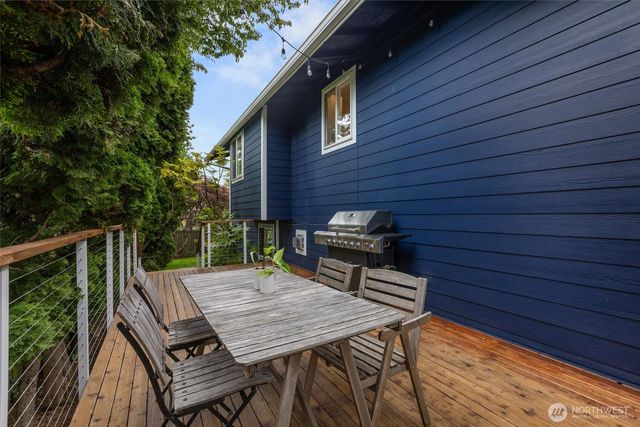 3238 Walnut Avenue SW, Seattle, WA 98116