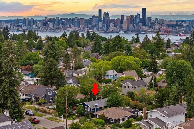 3238 Walnut Avenue SW, Seattle, WA 98116