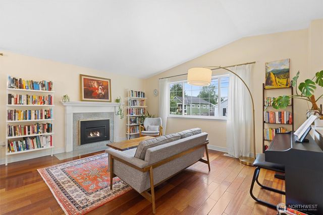 3238 Walnut Avenue SW, Seattle, WA 98116