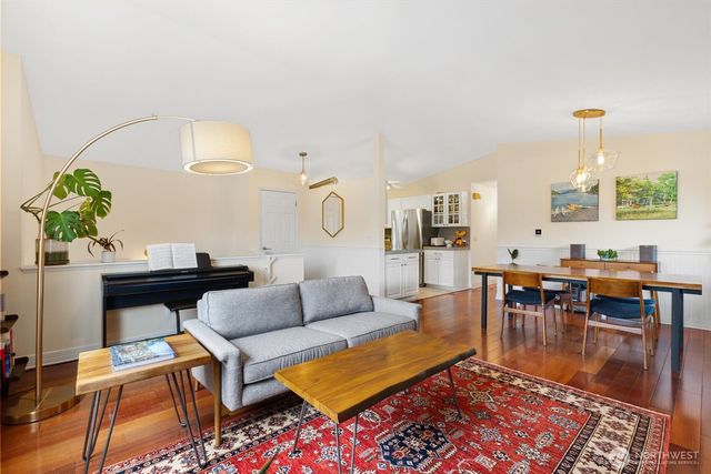 3238 Walnut Avenue SW, Seattle, WA 98116