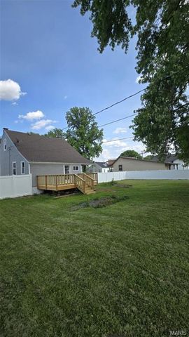 923 S High Street, Belleville, IL 62220