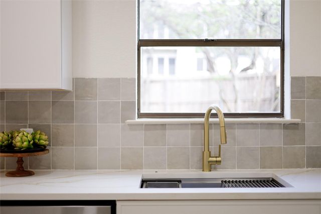 13265 Kerrville Folkway DR, Austin, TX 78729