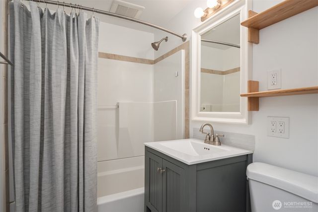 7915 18th Avenue SW, Seattle, WA 98106