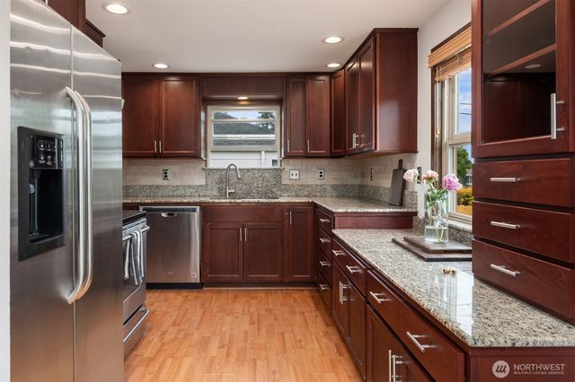 7915 18th Avenue SW, Seattle, WA 98106