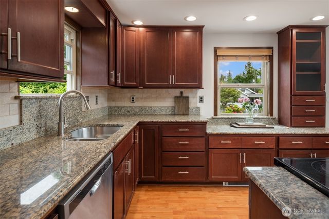 7915 18th Avenue SW, Seattle, WA 98106