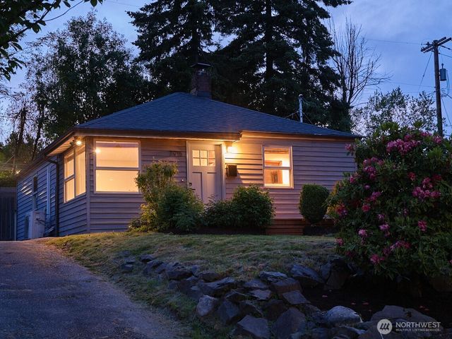 7915 18th Avenue SW, Seattle, WA 98106