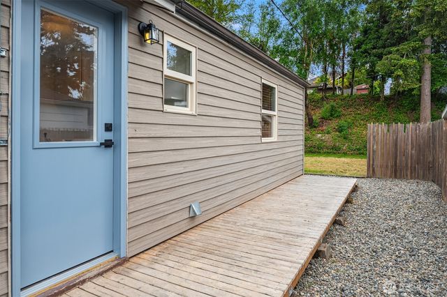 7915 18th Avenue SW, Seattle, WA 98106