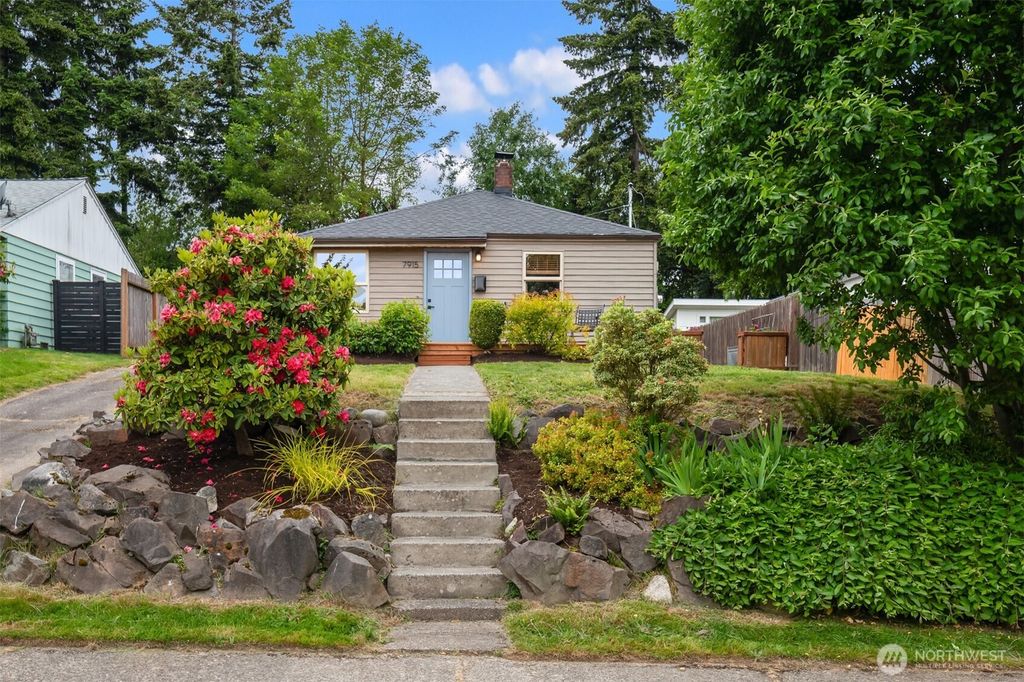 7915 18th Avenue SW, Seattle, WA 98106