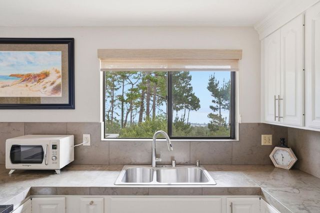 70 Forest Ridge Road 1, Monterey, CA 93940