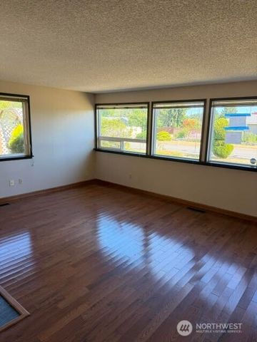 5702 N 14th Street, Tacoma, WA 98406