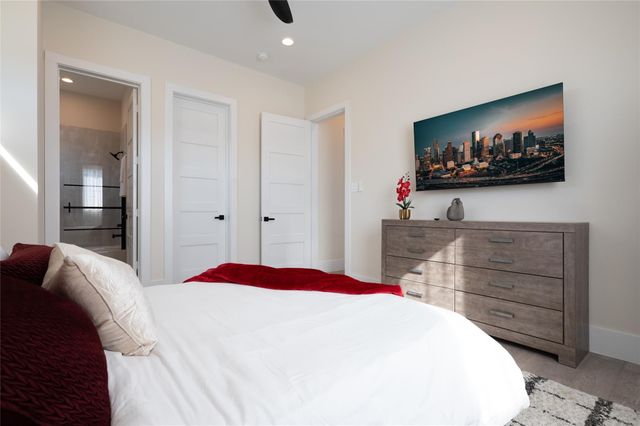 913 Thompson Street, Houston, TX 77007