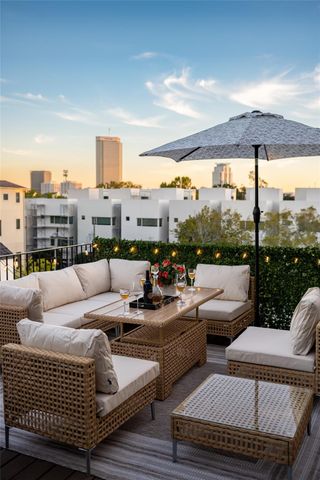 913 Thompson Street, Houston, TX 77007