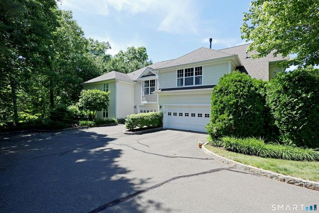 25 Franklin Court 25, Newtown, CT 06470