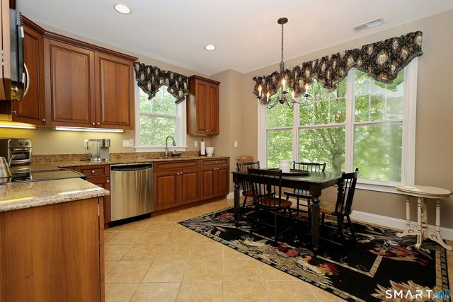 25 Franklin Court 25, Newtown, CT 06470