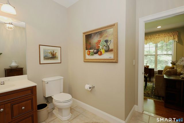 25 Franklin Court 25, Newtown, CT 06470