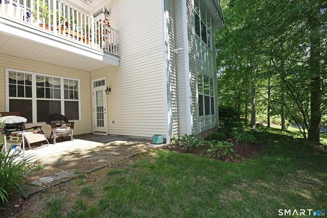 25 Franklin Court 25, Newtown, CT 06470