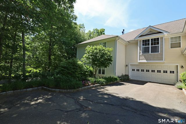 25 Franklin Court 25, Newtown, CT 06470