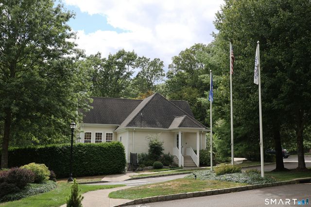 25 Franklin Court 25, Newtown, CT 06470
