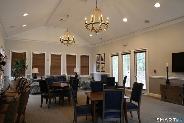 25 Franklin Court 25, Newtown, CT 06470