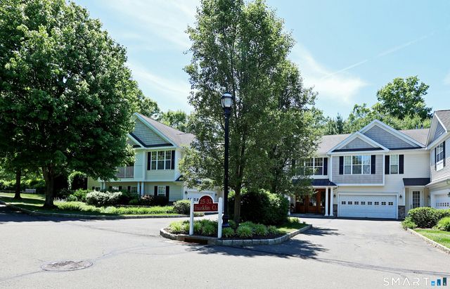 25 Franklin Court 25, Newtown, CT 06470