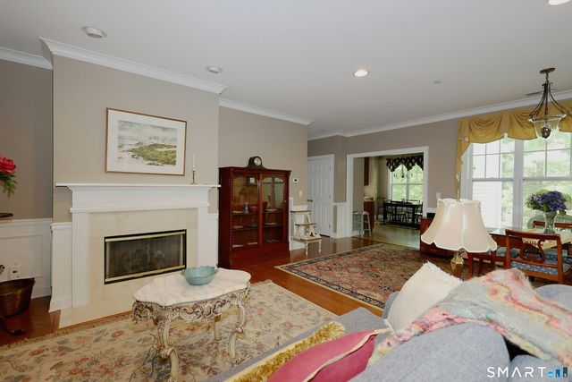 25 Franklin Court 25, Newtown, CT 06470