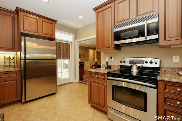 25 Franklin Court 25, Newtown, CT 06470