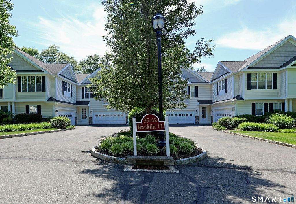 25 Franklin Court 25, Newtown, CT 06470