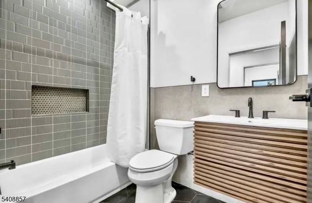 144 MAGNOLIA, Elizabeth City, NJ 07206