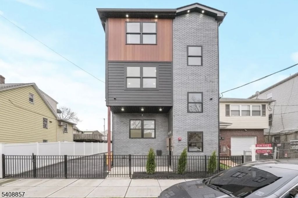 144 MAGNOLIA, Elizabeth City, NJ 07206