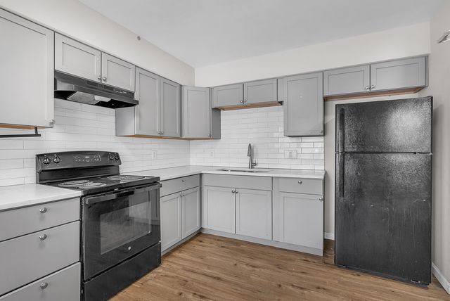 6860 Delaware Street, Merrillville, IN 46410