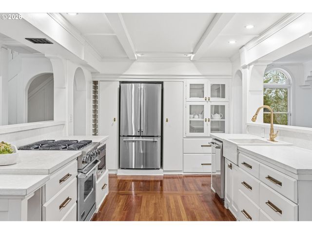 611 RIDGEWAY Rd, Lake Oswego, OR 97034