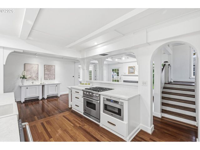 611 RIDGEWAY Rd, Lake Oswego, OR 97034