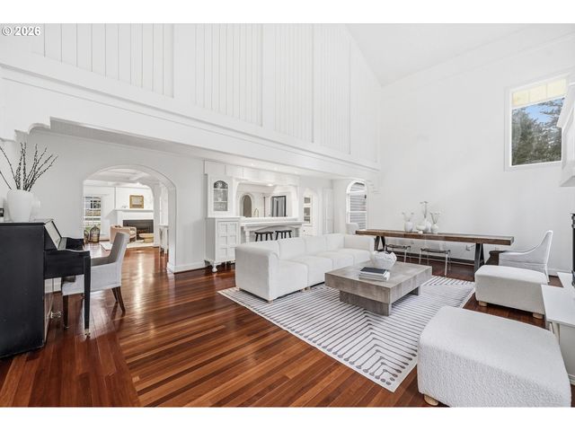 611 RIDGEWAY Rd, Lake Oswego, OR 97034