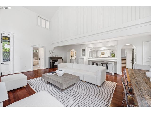 611 RIDGEWAY Rd, Lake Oswego, OR 97034