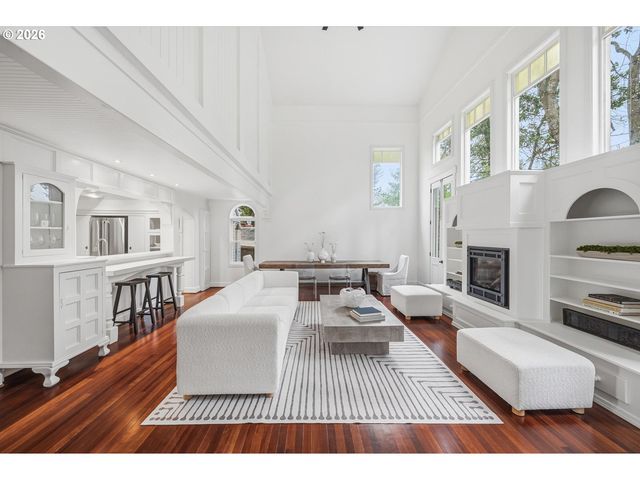 611 RIDGEWAY Rd, Lake Oswego, OR 97034