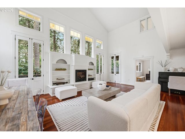 611 RIDGEWAY Rd, Lake Oswego, OR 97034