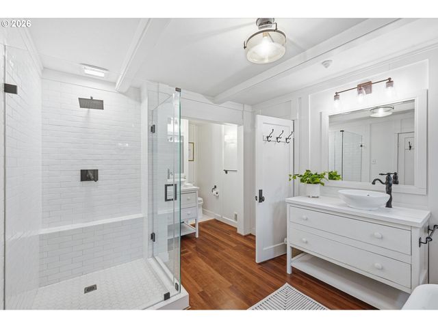 611 RIDGEWAY Rd, Lake Oswego, OR 97034