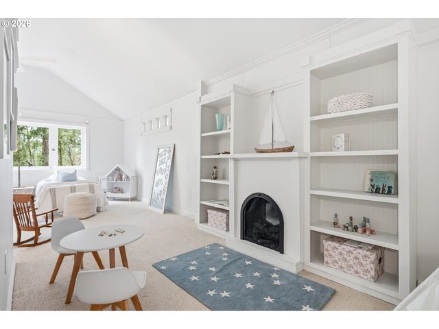 611 RIDGEWAY Rd, Lake Oswego, OR 97034