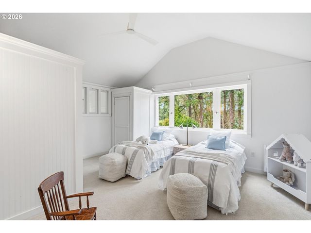 611 RIDGEWAY Rd, Lake Oswego, OR 97034