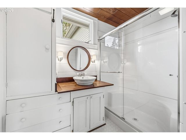 611 RIDGEWAY Rd, Lake Oswego, OR 97034