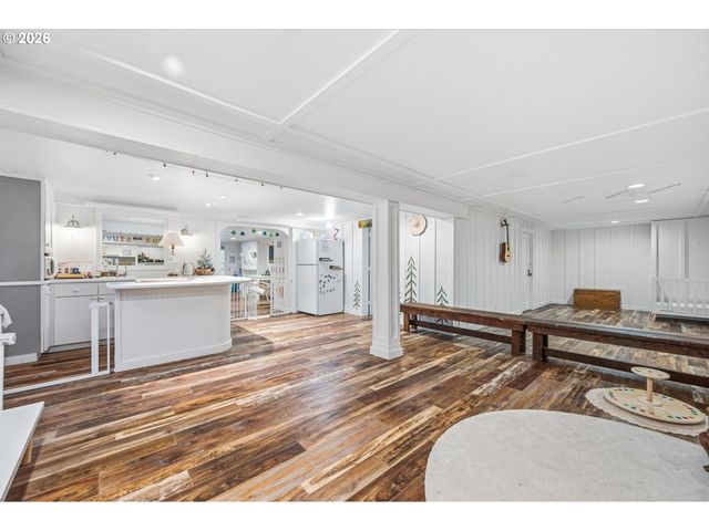 611 RIDGEWAY Rd, Lake Oswego, OR 97034