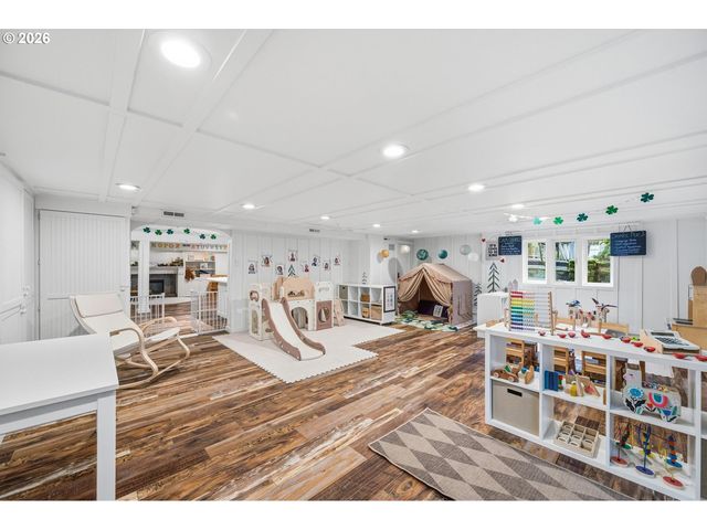 611 RIDGEWAY Rd, Lake Oswego, OR 97034