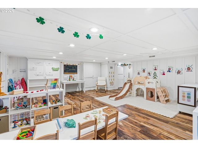 611 RIDGEWAY Rd, Lake Oswego, OR 97034