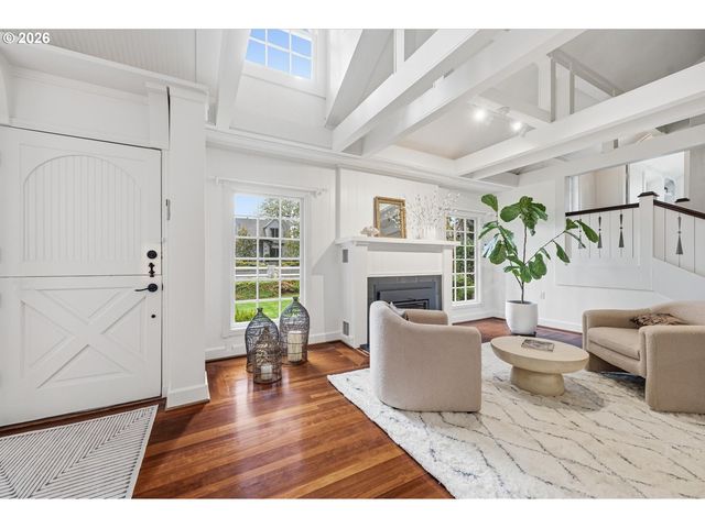 611 RIDGEWAY Rd, Lake Oswego, OR 97034