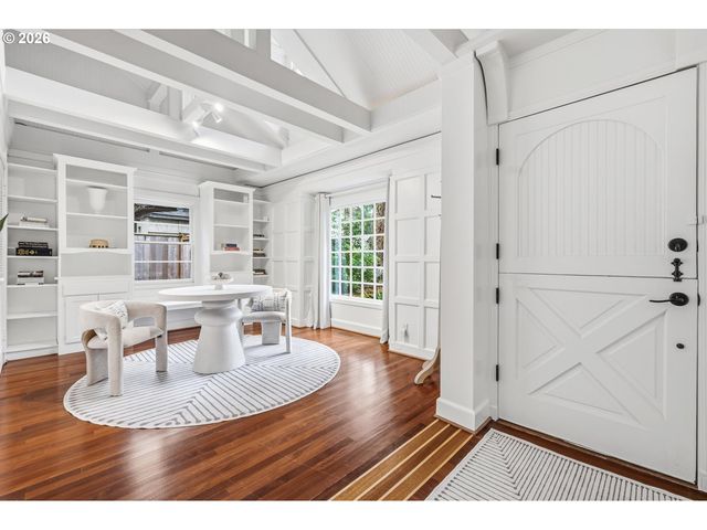 611 RIDGEWAY Rd, Lake Oswego, OR 97034