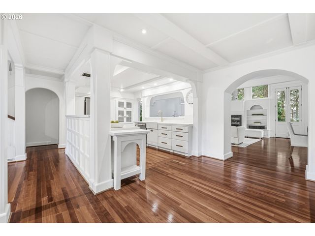 611 RIDGEWAY Rd, Lake Oswego, OR 97034