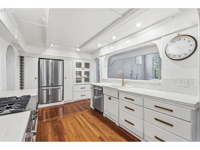 611 RIDGEWAY Rd, Lake Oswego, OR 97034