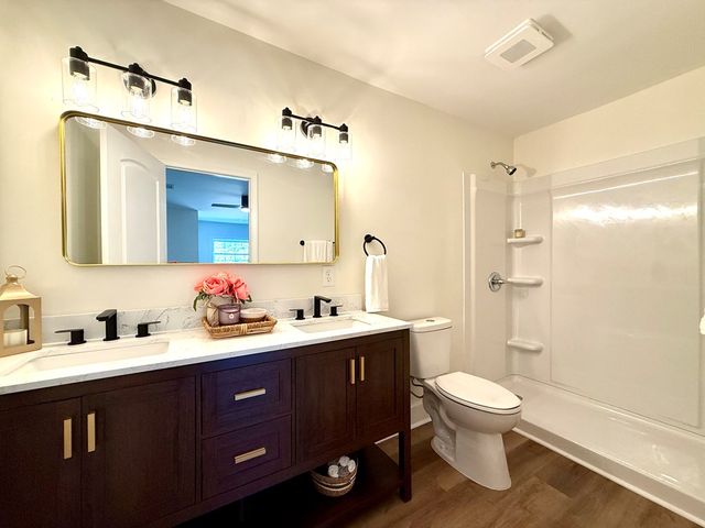 200 Cable St, Headland, AL 36345