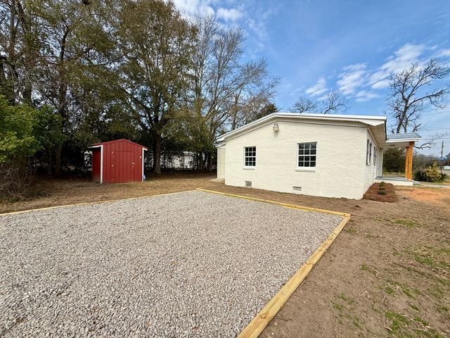 200 Cable St, Headland, AL 36345