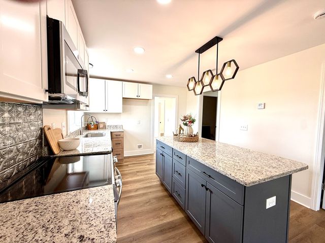 200 Cable St, Headland, AL 36345